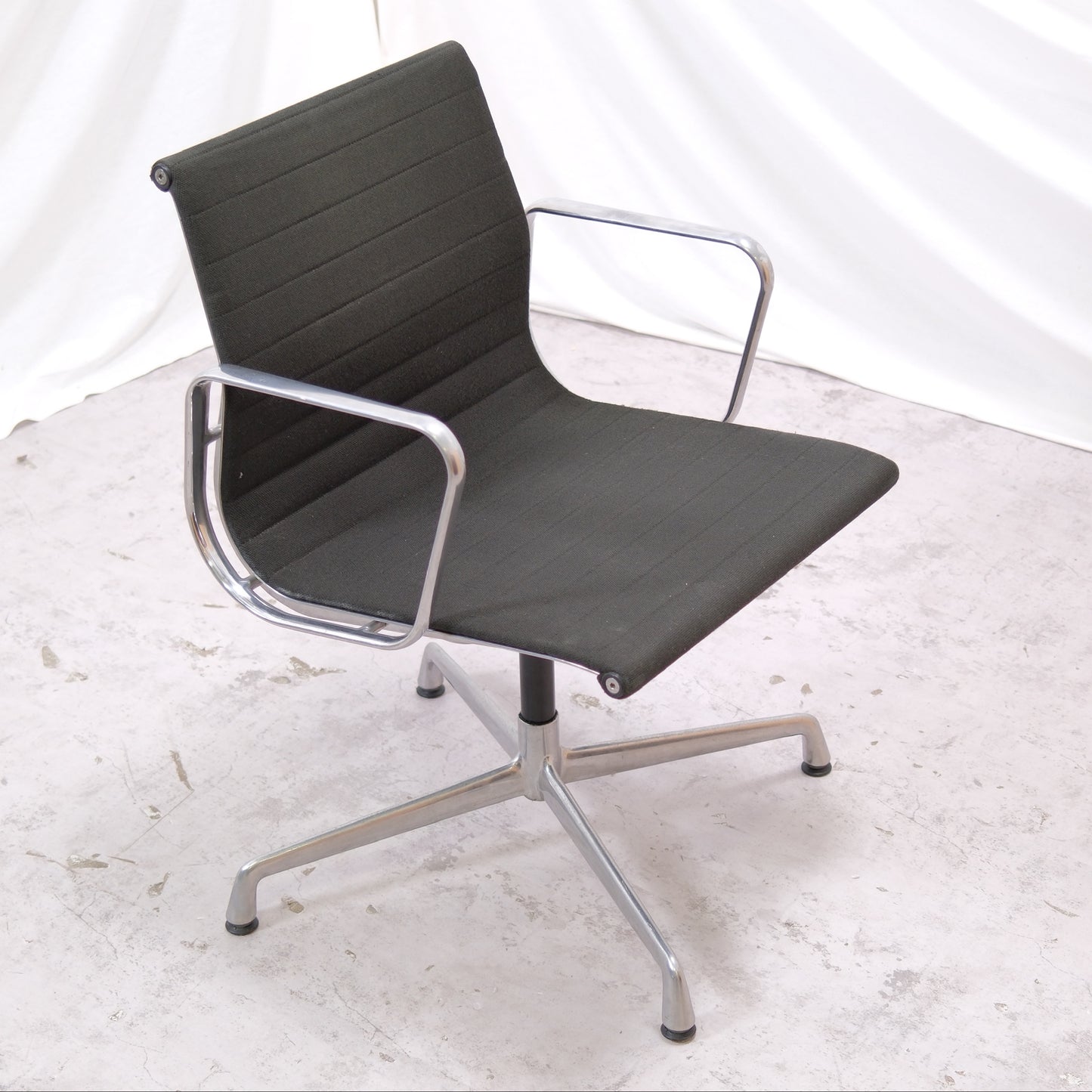 Vintage Charles & Ray Eames EA108 Office Chair