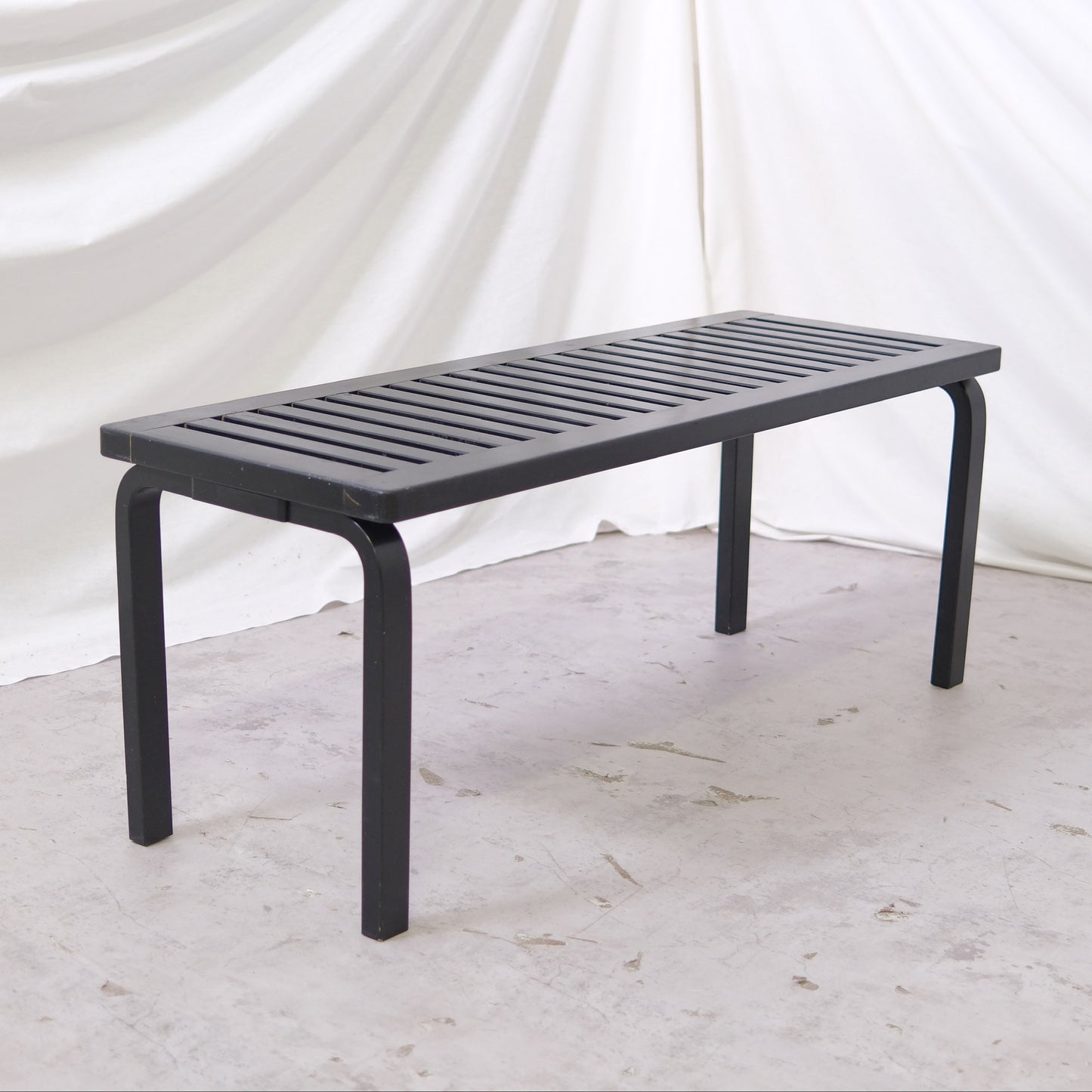 Artek 153A Bench – Black