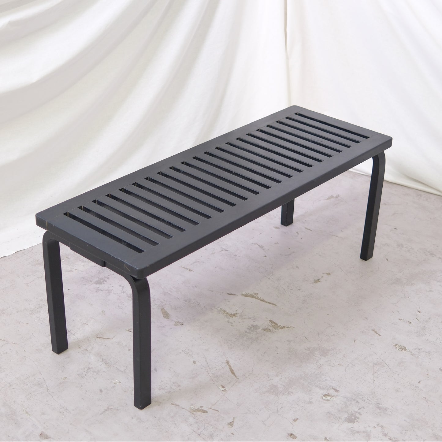 Artek 153A Bench – Black