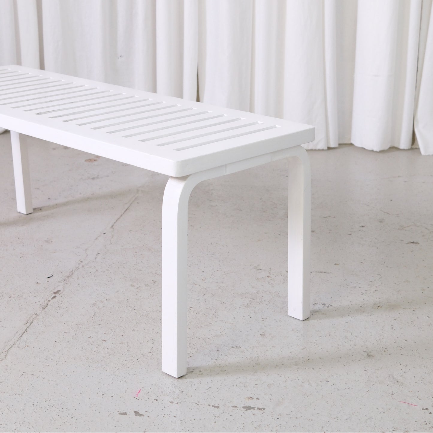 Artek 153A Bench in White