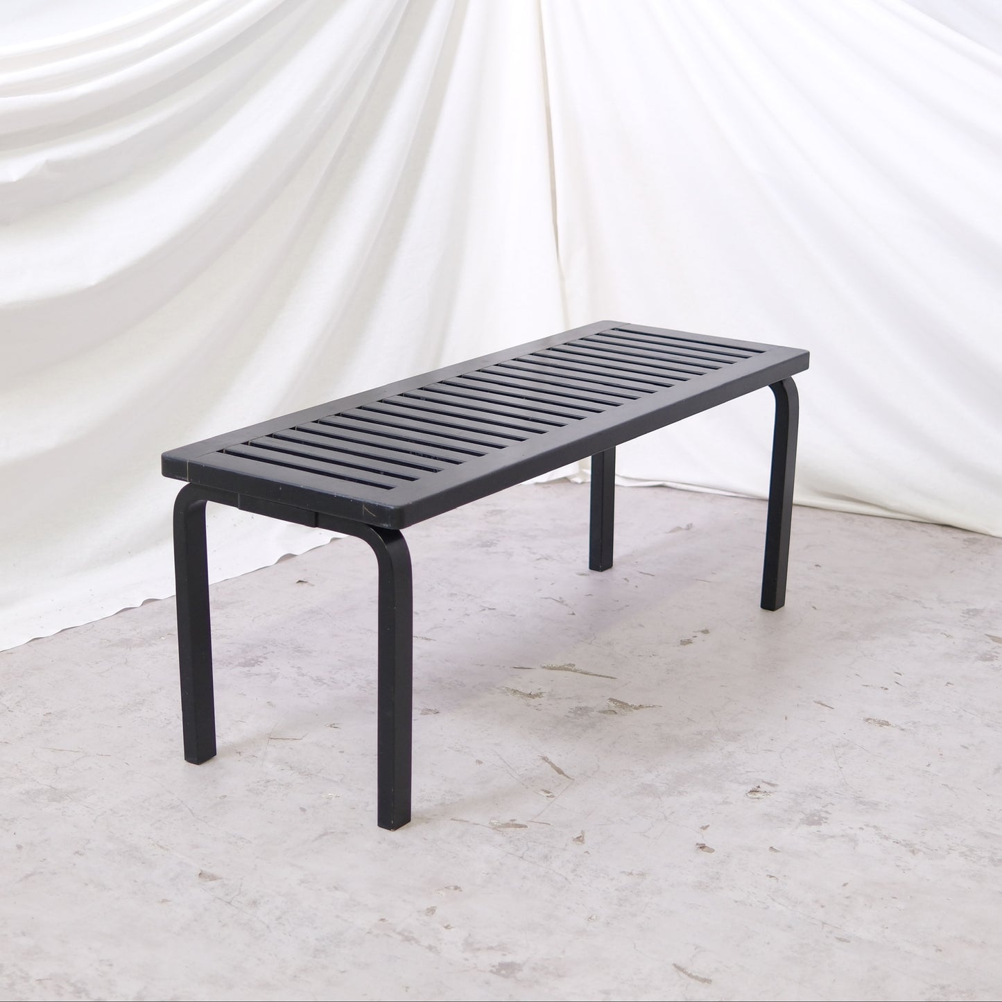 Artek 153A Bench – Black