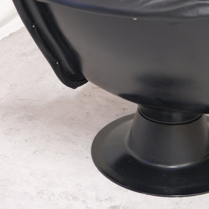 Yrjö Kukkapuro Saturnus Lounge Chair – Black Leather