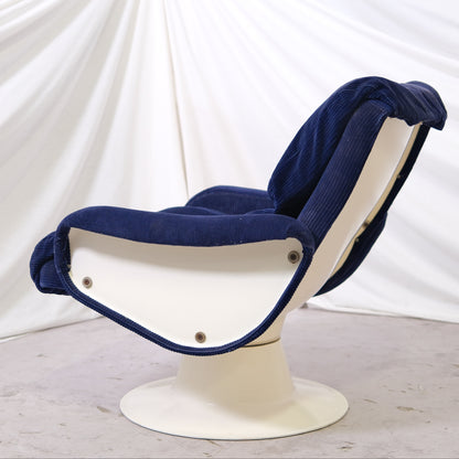 Yrjö Kukkapuro Saturnus Swivel Lounge Chair – Dark Blue Corduroy