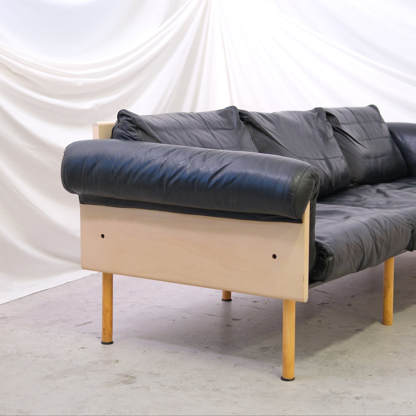 Yrjö Kukkapuro Ateljee 3-Seater Sofa – Black Leather, Birch Frame
