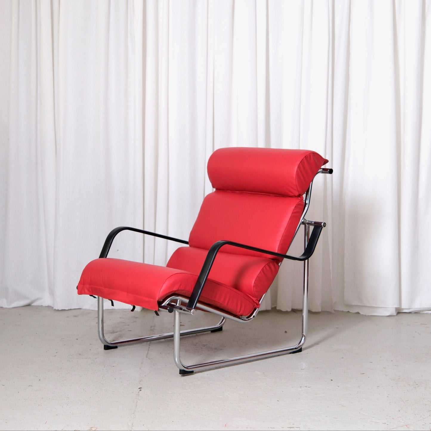Yrjö Kukkapuro Remmi Lounge Chair in Red Leather