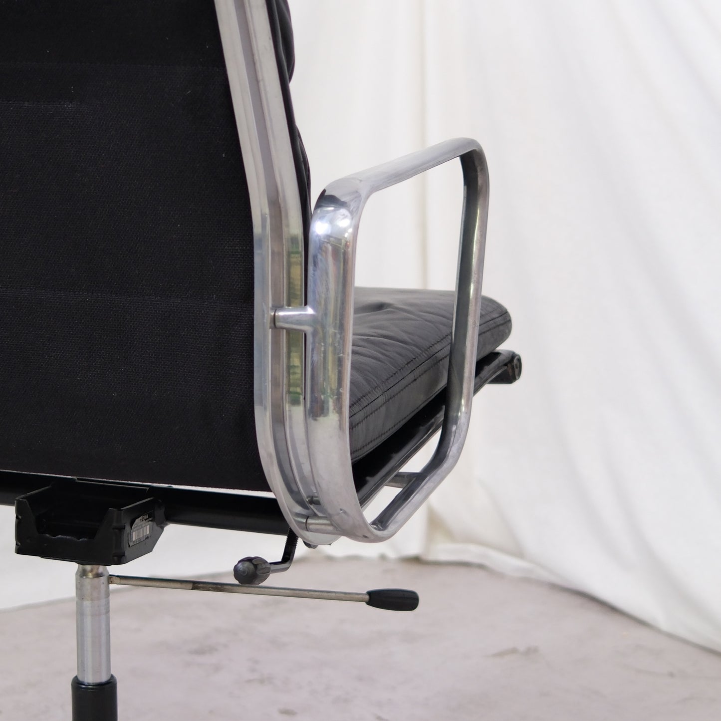 Vitra Charles & Ray Eames EA 219 Office Chair - Herman Miller