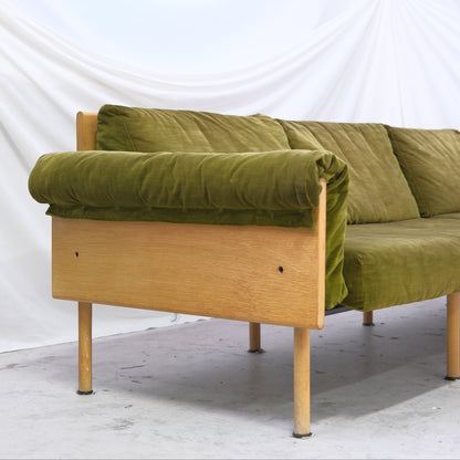 Yrjö Kukkapuro Ateljee 3-Seater Sofa – Green Velvet, Oak Frame