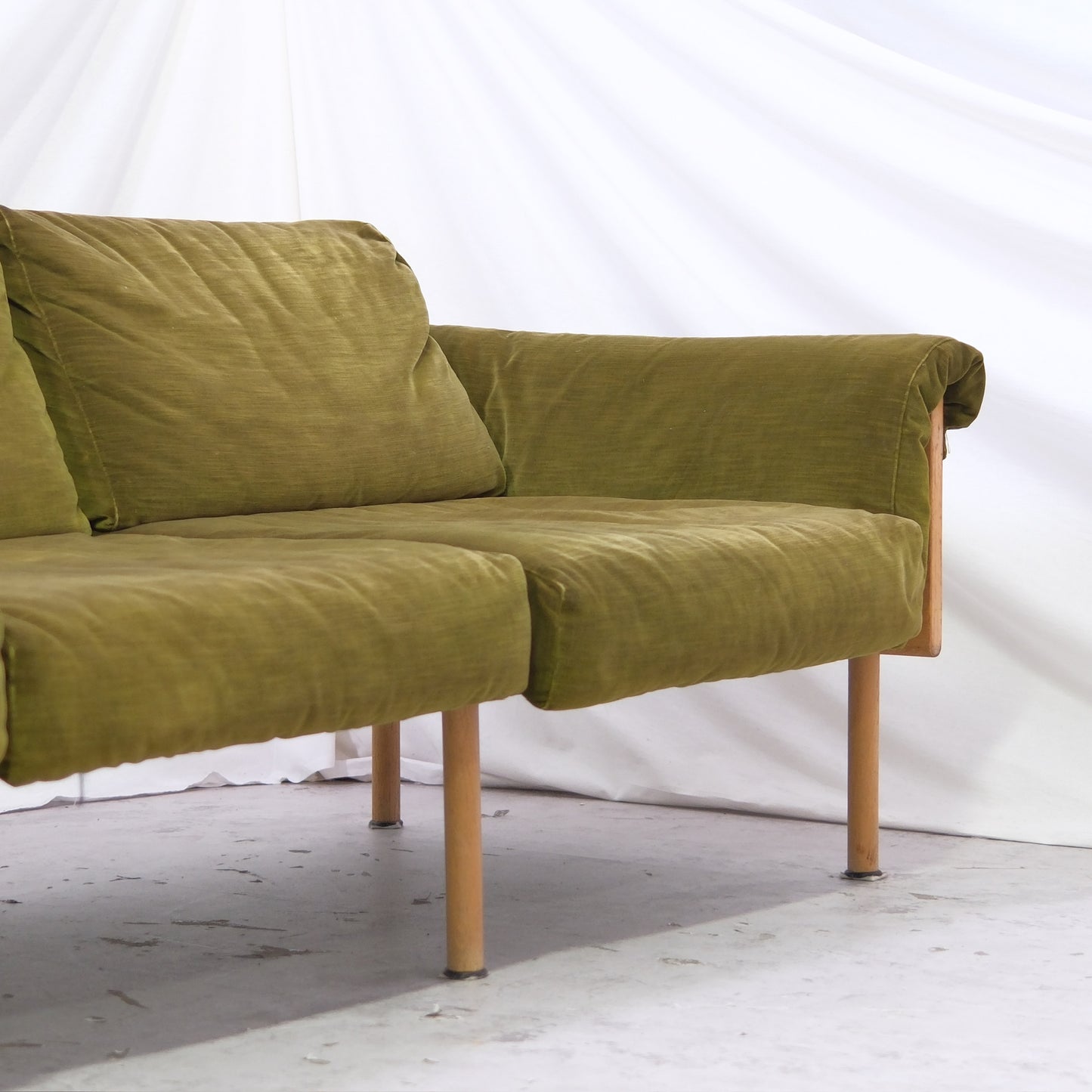 Yrjö Kukkapuro Ateljee 3-Seater Sofa – Green Velvet, Oak Frame