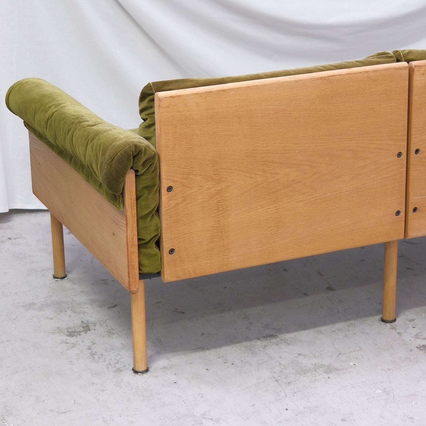 Yrjö Kukkapuro Ateljee 3-Seater Sofa – Green Velvet, Oak Frame