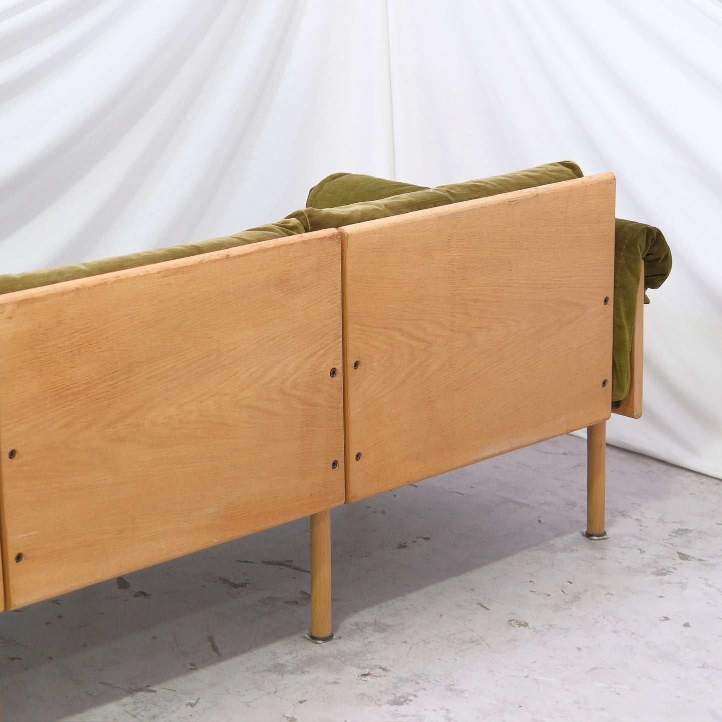 Yrjö Kukkapuro Ateljee 3-Seater Sofa – Green Velvet, Oak Frame