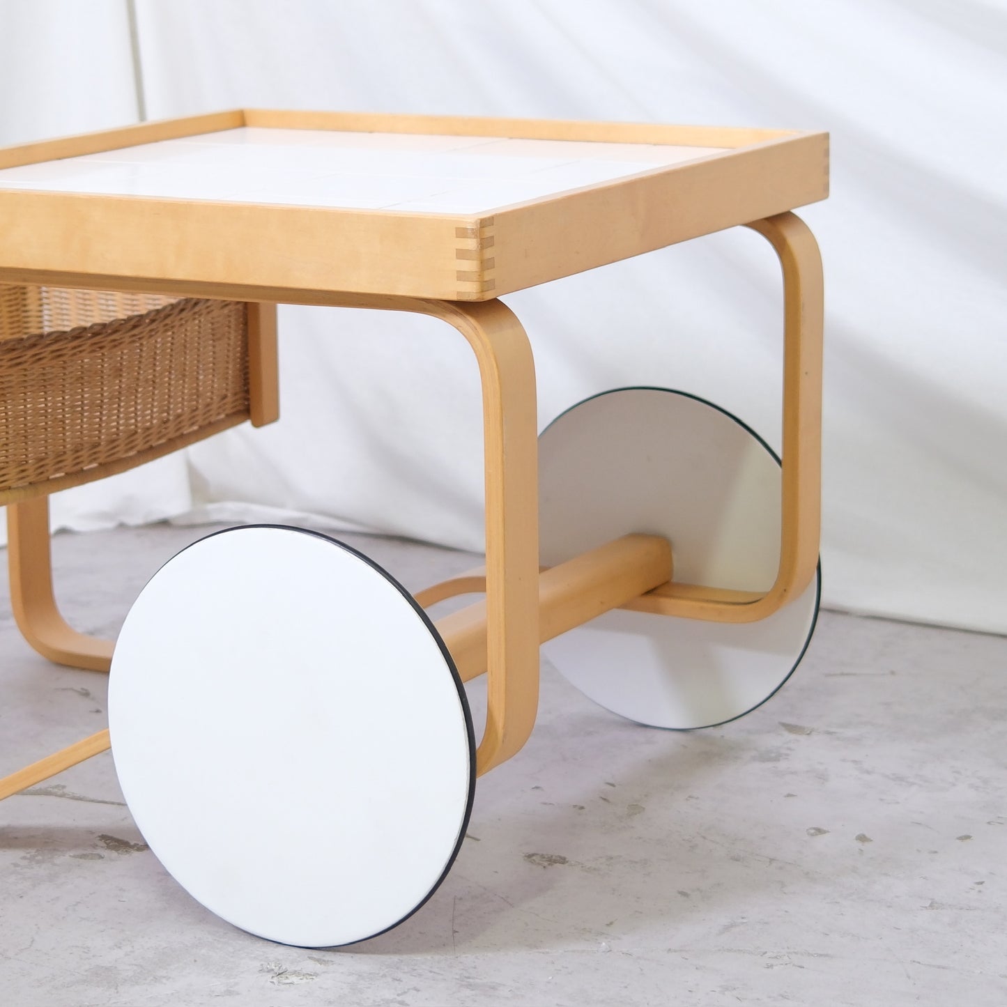 Artek 900 Tea Trolley, White Tiles