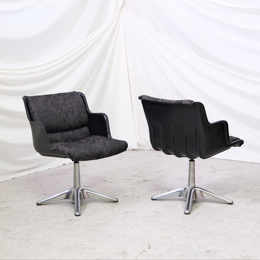 Yrjö Kukkapuro 3428 Dining Chairs, Swivel, Metal Base