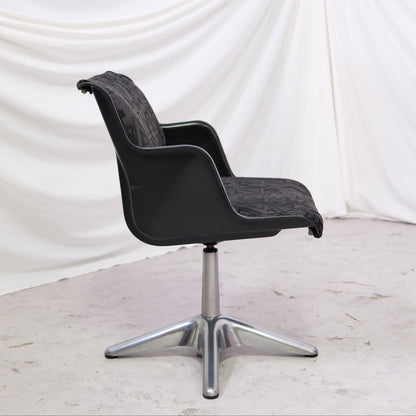 Yrjö Kukkapuro 3428 Dining Chairs, Swivel, Metal Base