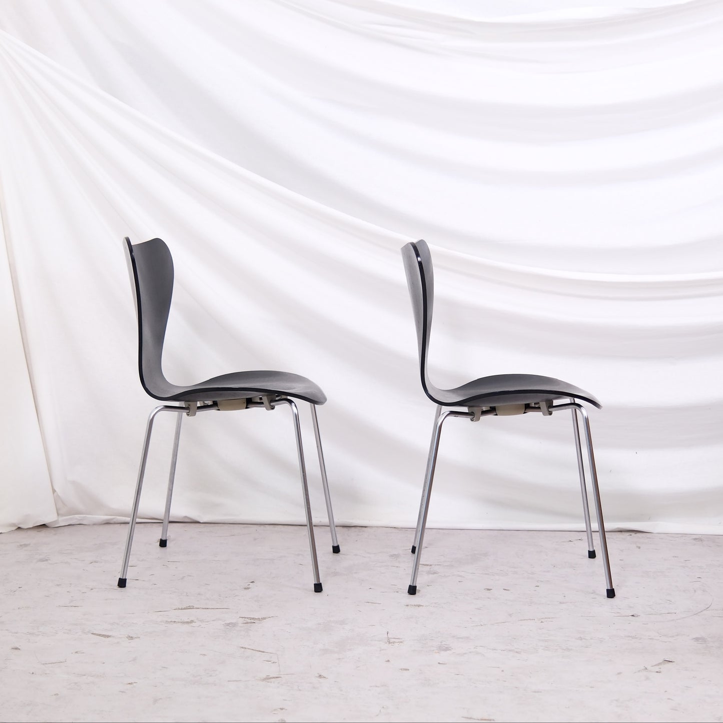 Fritz Hansen Series 7 Chair by Arne Jacobsen 2006 Black