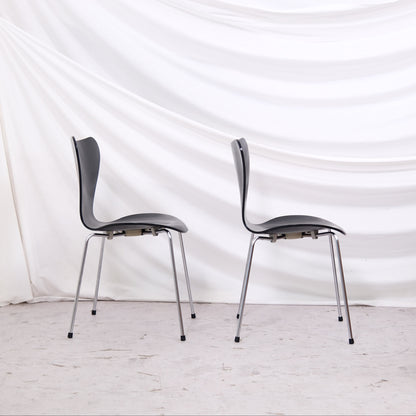 Fritz Hansen Series 7 Chair by Arne Jacobsen 2006 Black