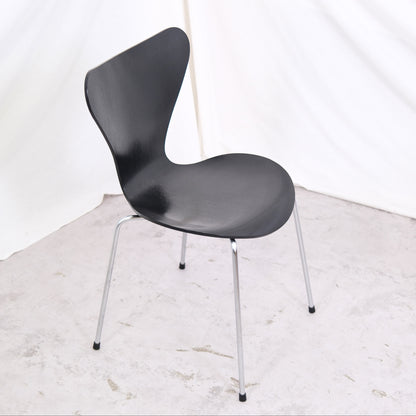 Fritz Hansen Series 7 Chair by Arne Jacobsen 2006 Black