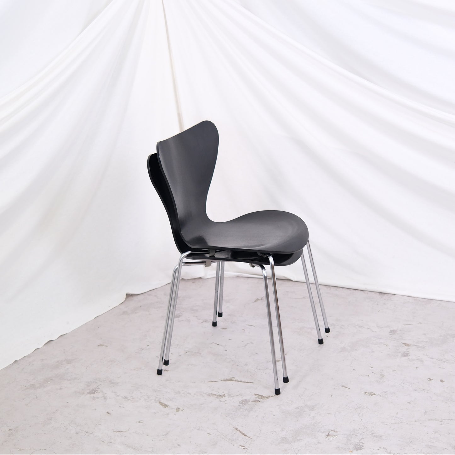 Fritz Hansen Series 7 Chair by Arne Jacobsen 2006 Black