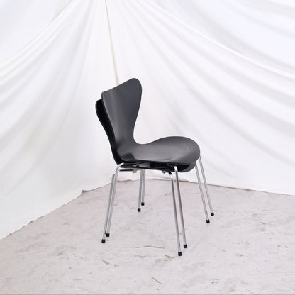 Fritz Hansen Series 7 Chair by Arne Jacobsen 2006 Black