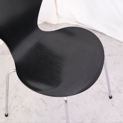 Fritz Hansen Series 7 Chair by Arne Jacobsen 2006 Black