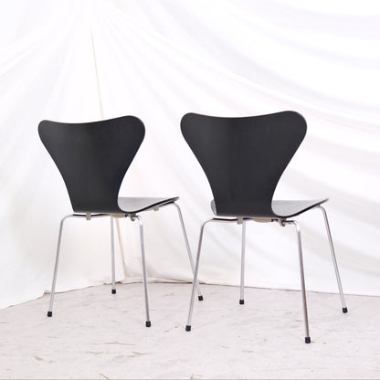 Fritz Hansen Series 7 Chair by Arne Jacobsen 2006 Black