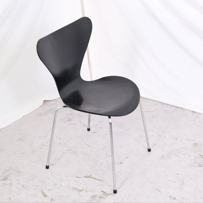 Fritz Hansen Series 7 Chair by Arne Jacobsen 2006 Black