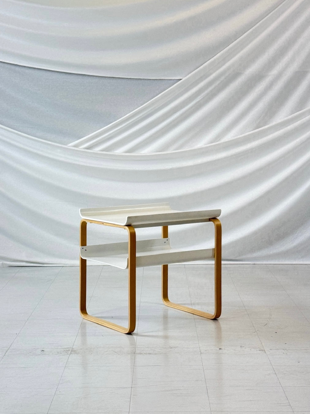 Artek의 Alvar Aalto Kehäpöytä 915