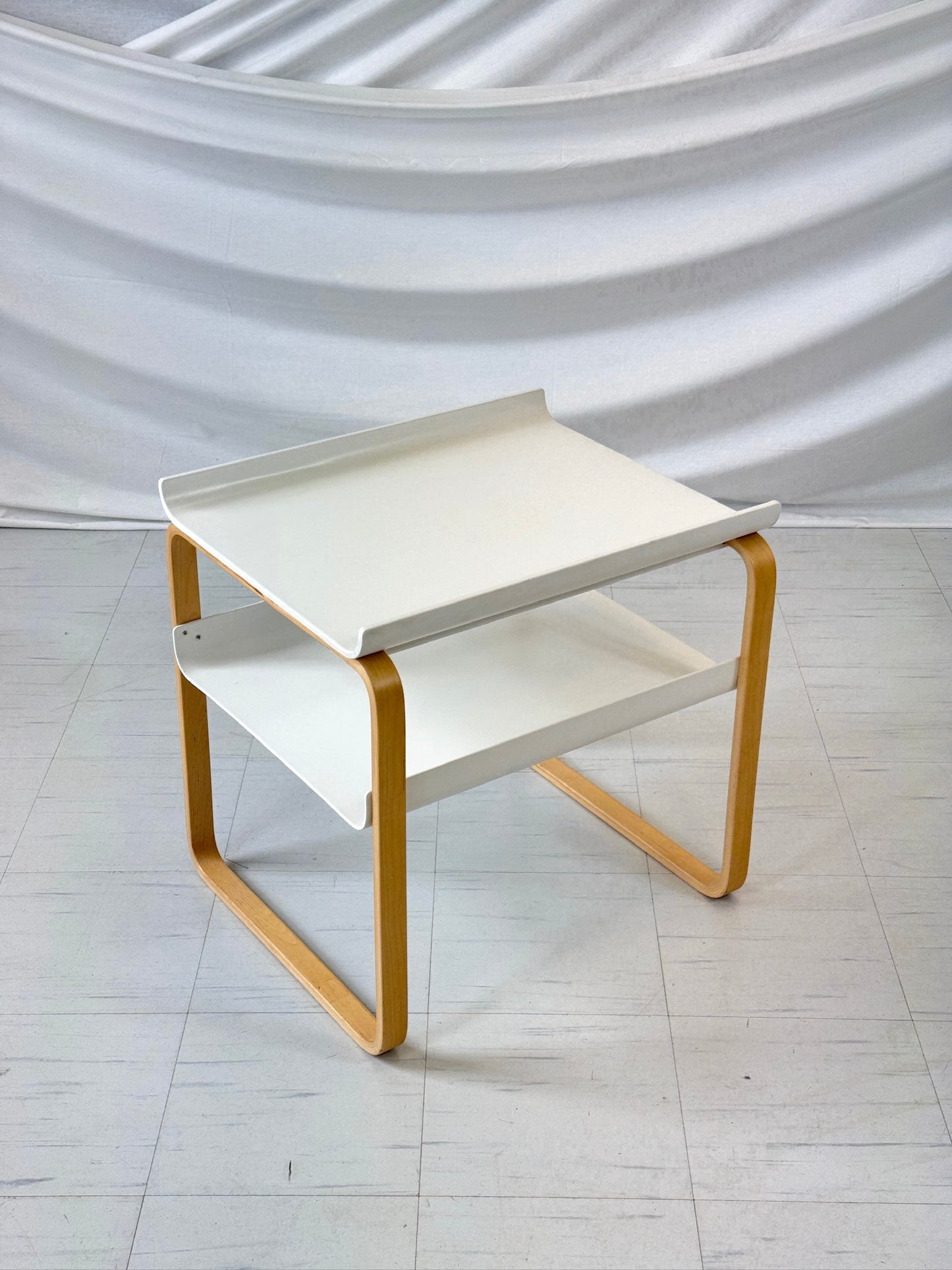 Artek의 Alvar Aalto Kehäpöytä 915
