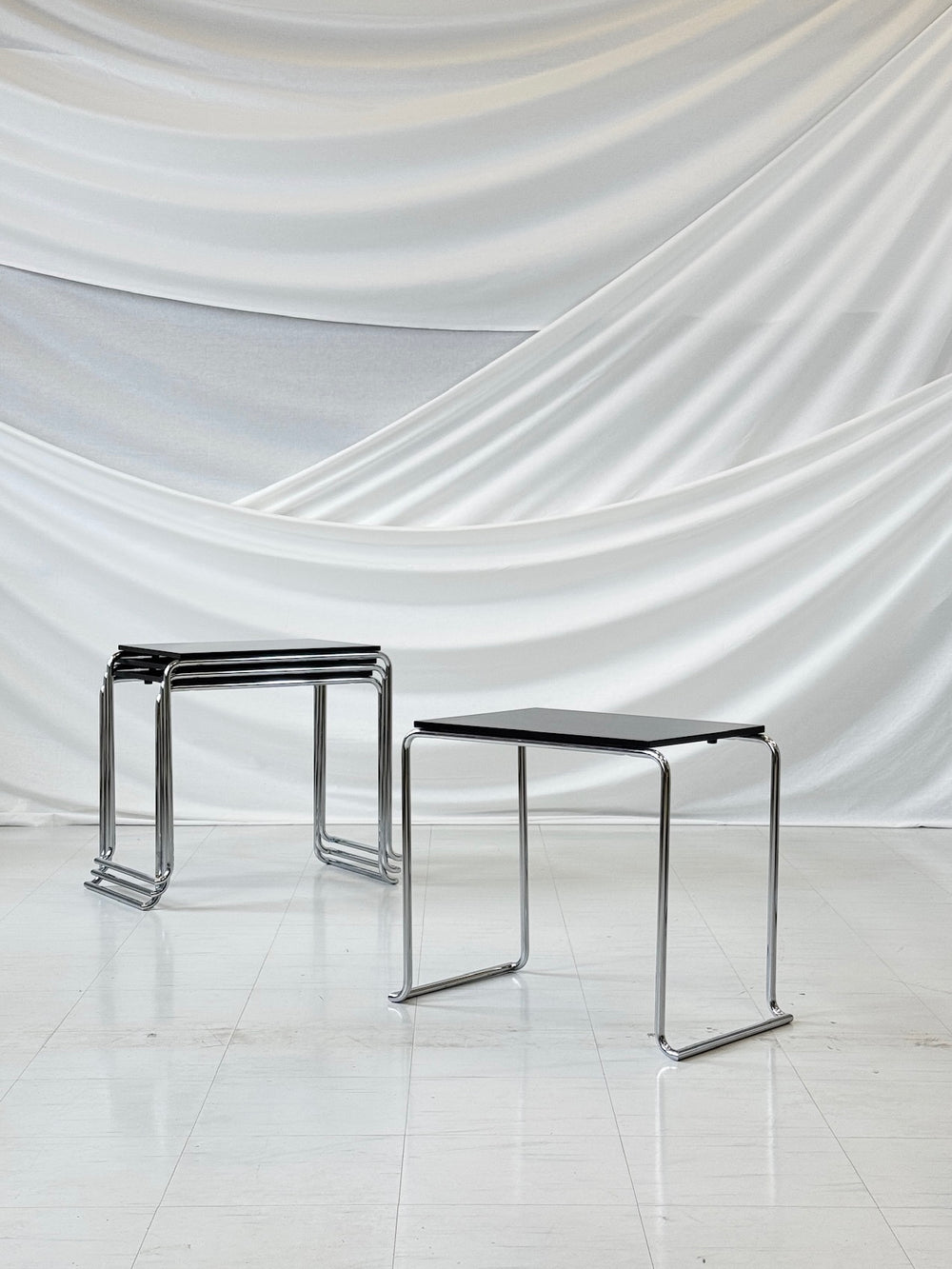 Artek Paimio 806 side table by Alvar Aalto