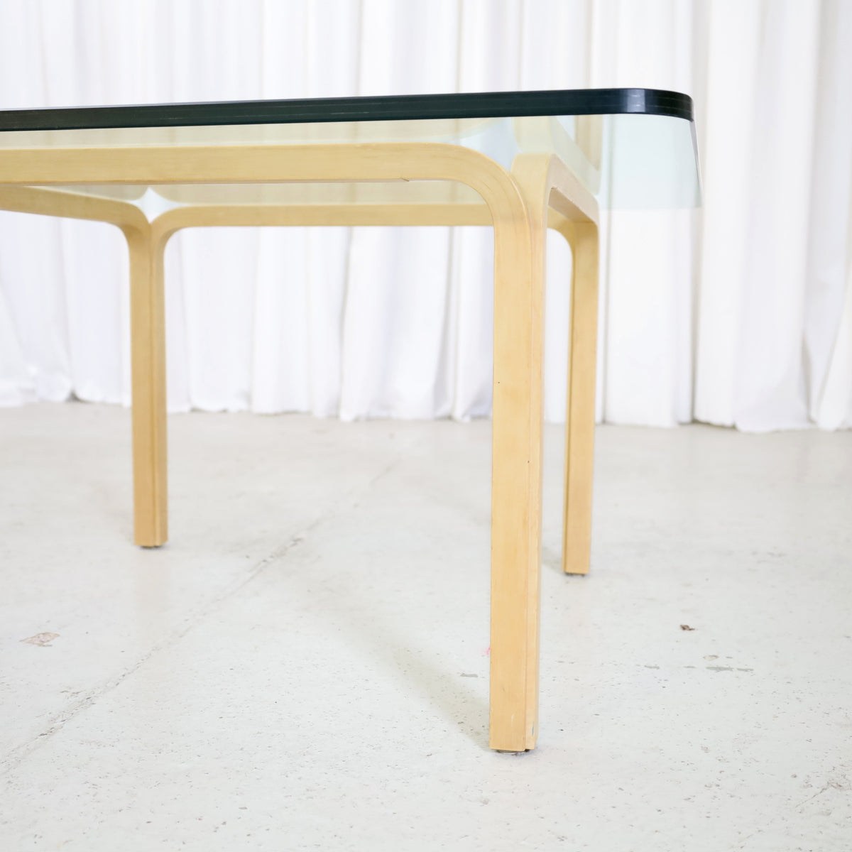 Artek Y805A coffee table side profile and Y-leg structure