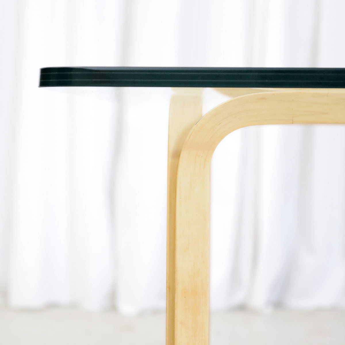Artek Y805A coffee table bent birch leg detail