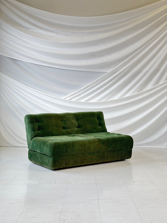 アハティ・タスキネンのイージーソファ