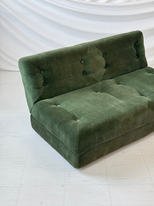 アハティ・タスキネンのイージーソファ