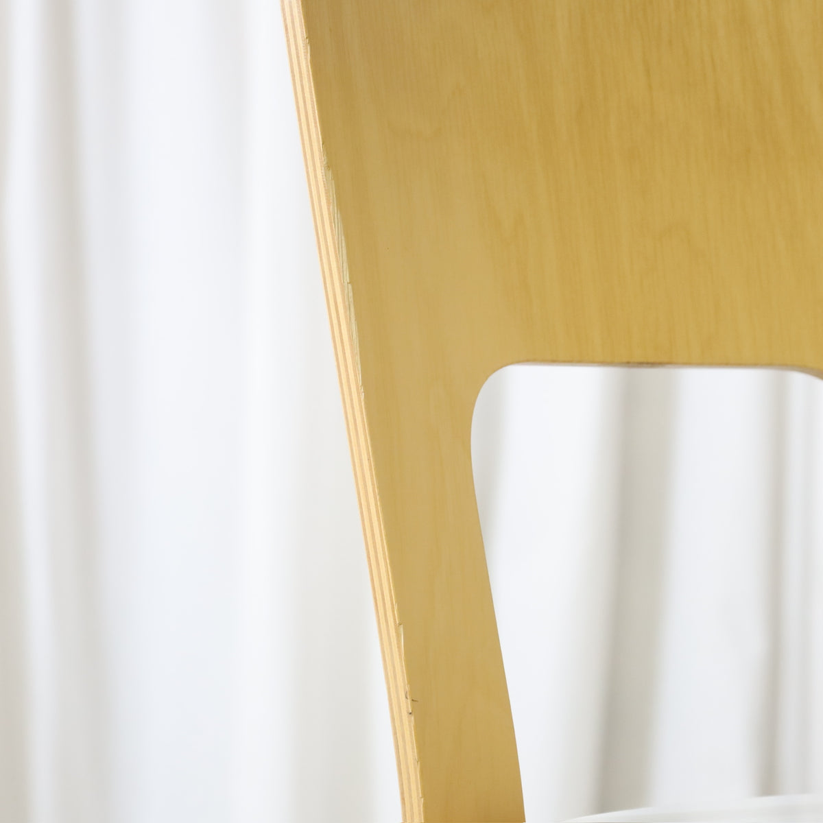 Small veneer damage on the backrest of one Artek Chair 66
