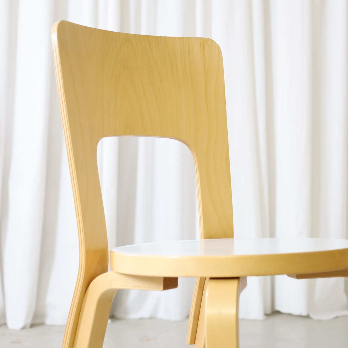 Artek Chair 66 backrest and white laminate seat detail