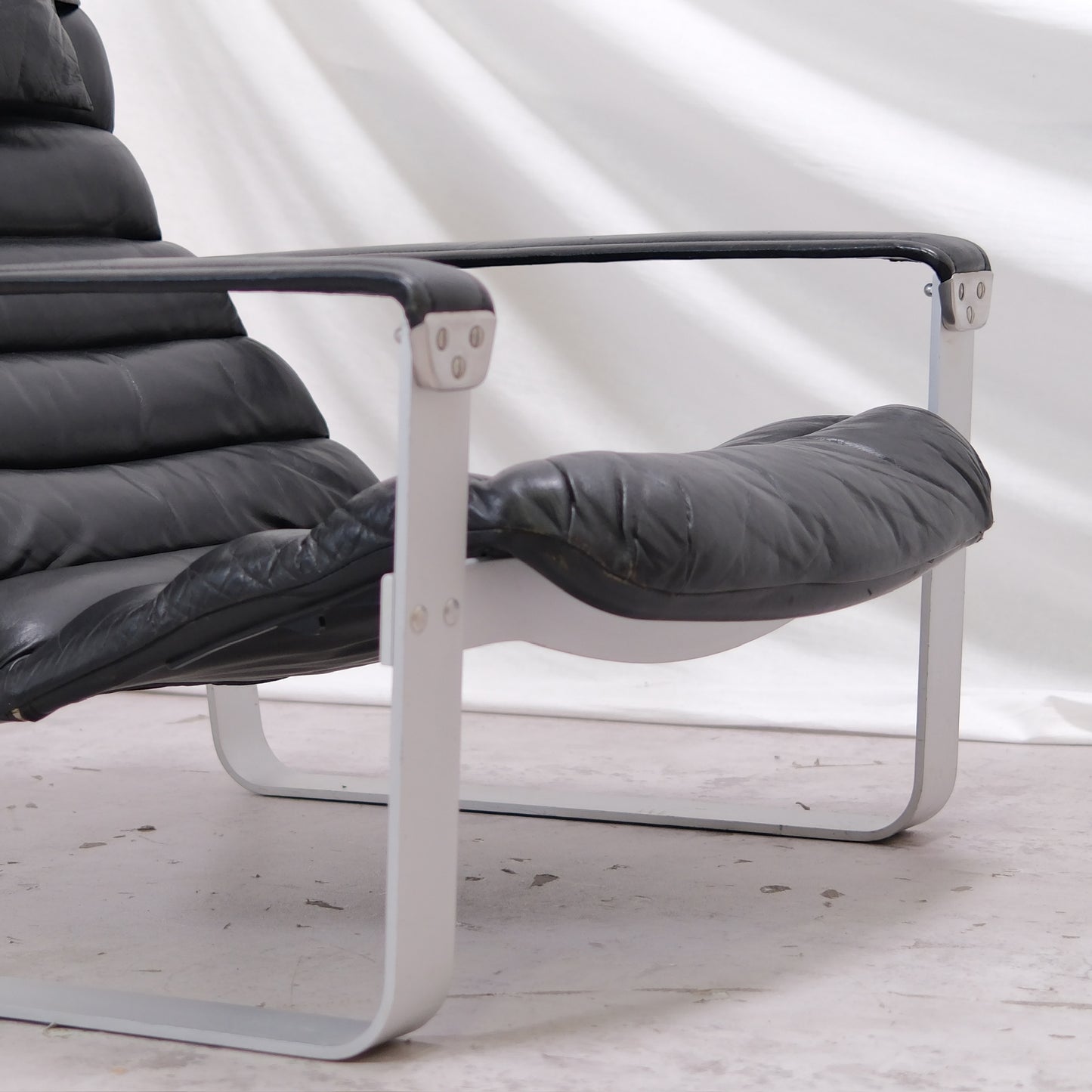 Ilmari Lappalainen Pulkka armchair with ottoman in Black Leather - Asko 1970s