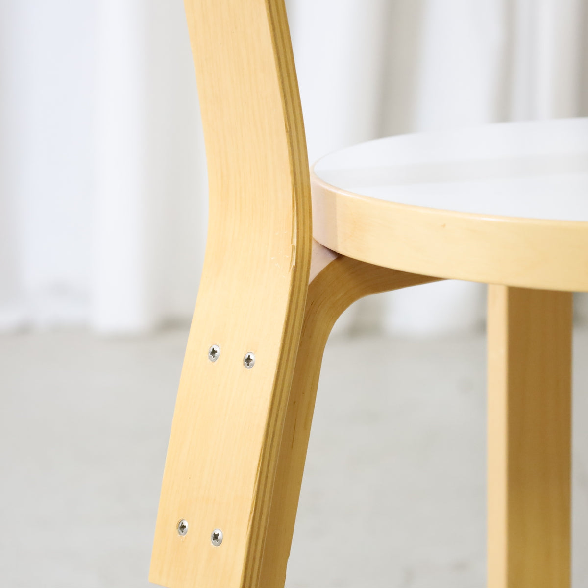 Artek Chair 66 backrest fixing and white laminate seat detail