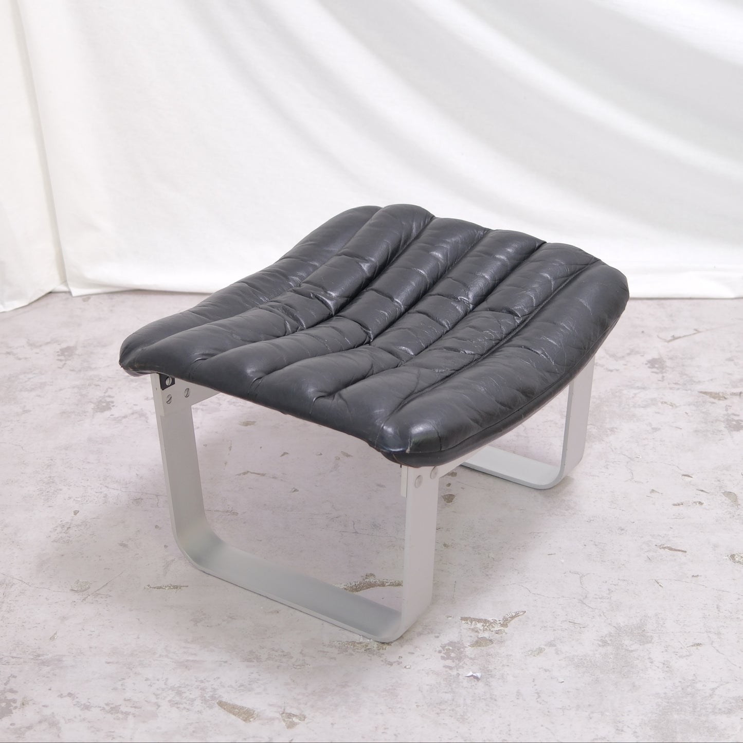 Ilmari Lappalainen Pulkka armchair with ottoman in Black Leather - Asko 1970s