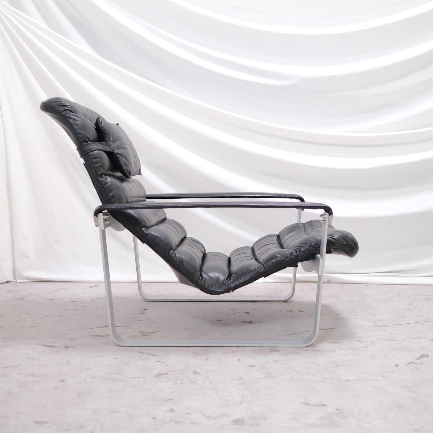 Ilmari Lappalainen Pulkka armchair with ottoman in Black Leather - Asko 1970s