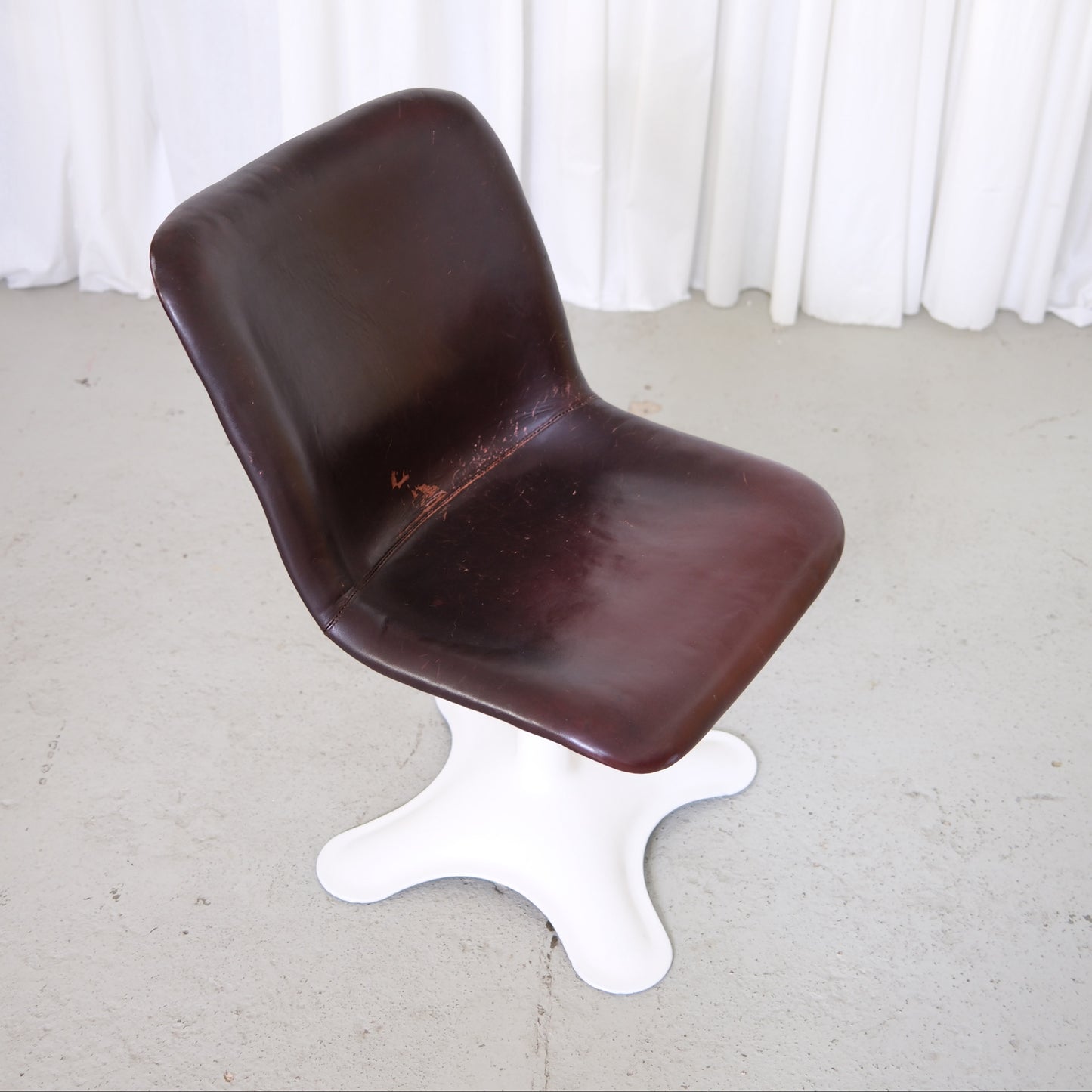 Yrjö Kukkapuro Junior Swivel Chair in Leather