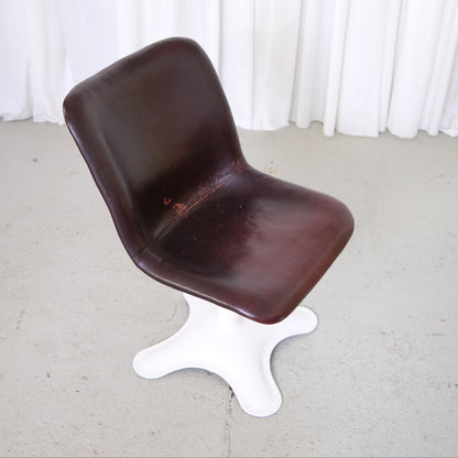 Yrjö Kukkapuro Junior Swivel Chair in Leather