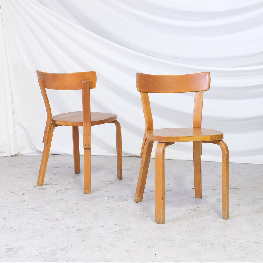 Vintage Alvar Aalto Chair 69 chairs for Artek from the 1950s in birch with finger joint seat construction and warm patina