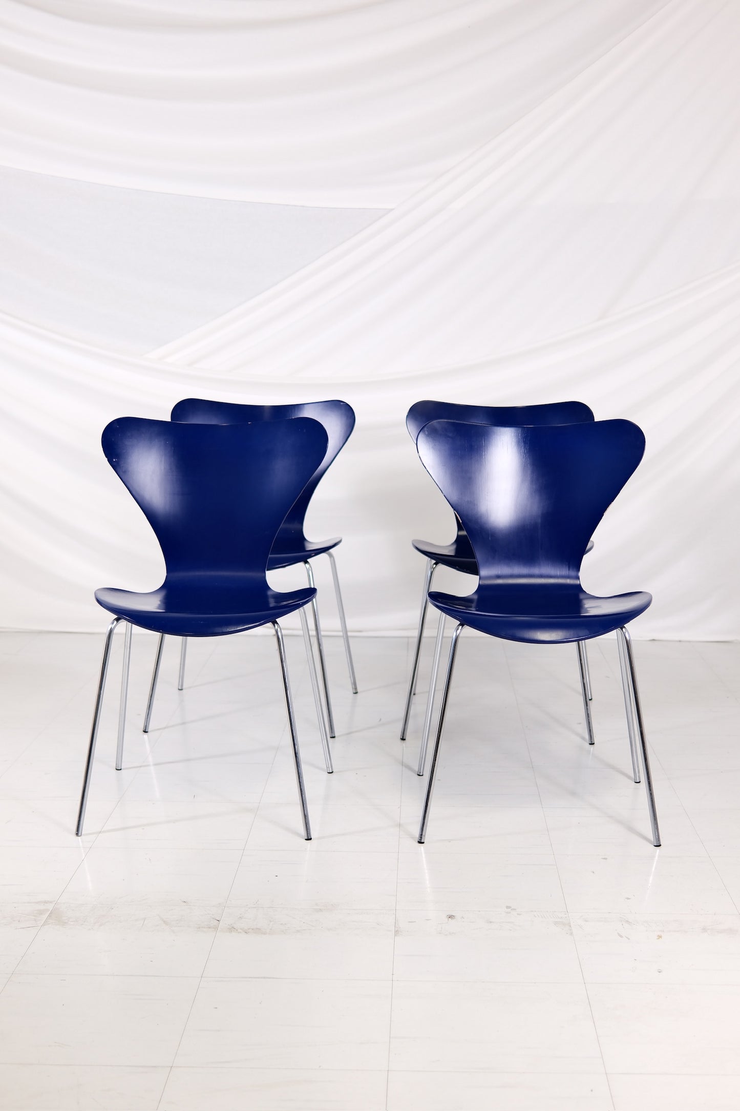 아르네 야콥센(Arne Jacobsen)의 프리츠 한센 시리즈 7 의자(1998)