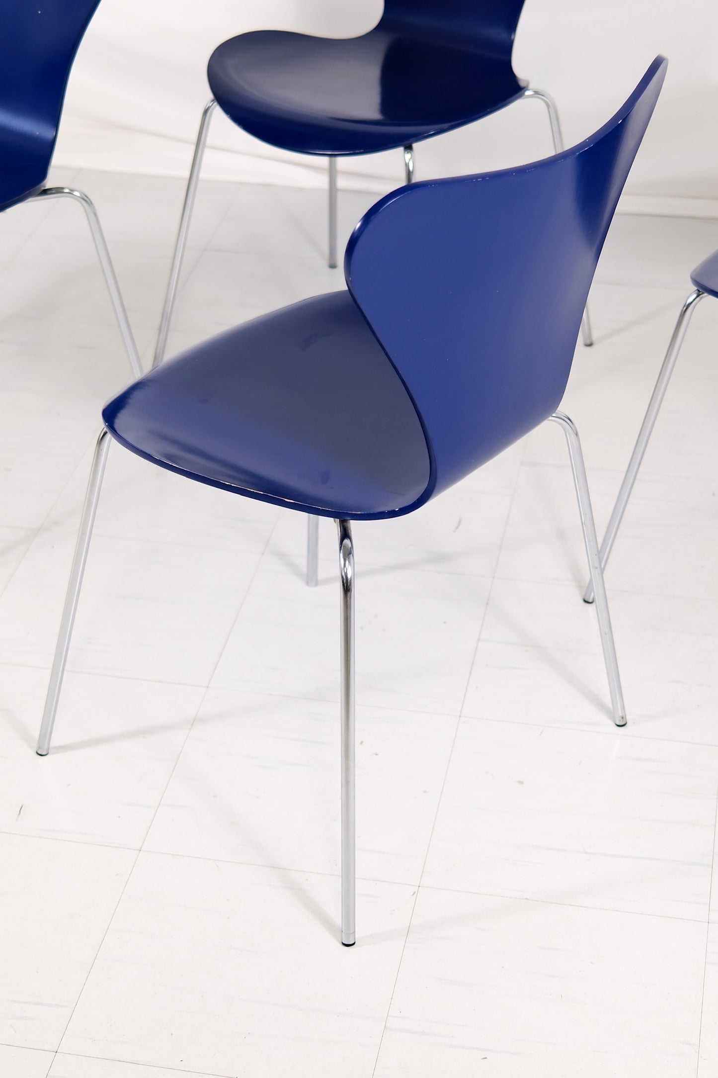 아르네 야콥센(Arne Jacobsen)의 프리츠 한센 시리즈 7 의자(1998)