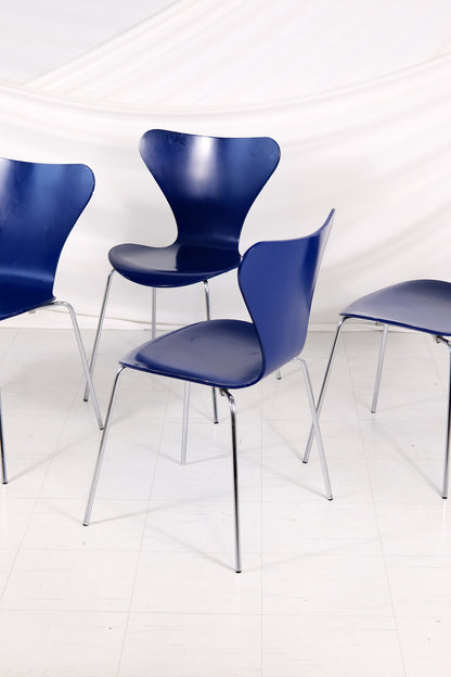 아르네 야콥센(Arne Jacobsen)의 프리츠 한센 시리즈 7 의자(1998)