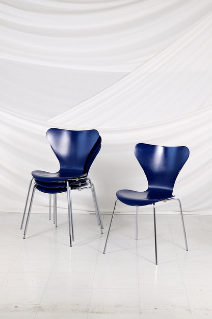 아르네 야콥센(Arne Jacobsen)의 프리츠 한센 시리즈 7 의자(1998)