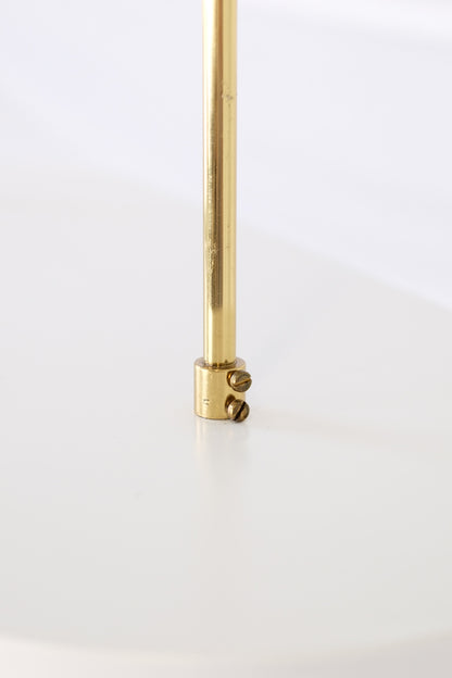Alvar Aalto가 디자인하고 Valaistustyö가 제작한 Artek A203 천장 조명