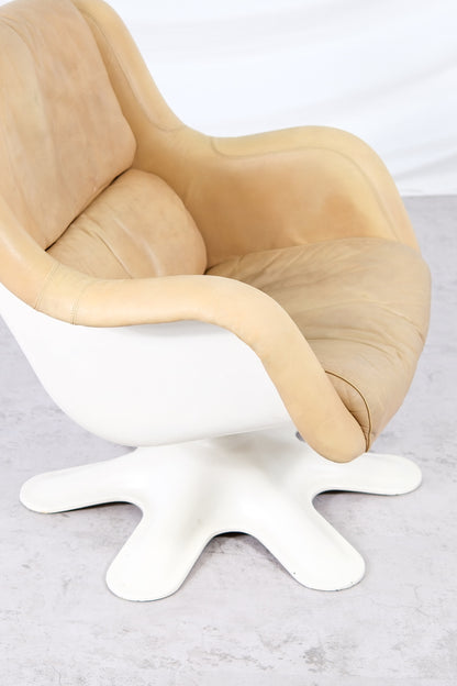 Yrjö Kukkapuro 418 "Pikku Karuselli" Lounge Chair Nougat Leather
