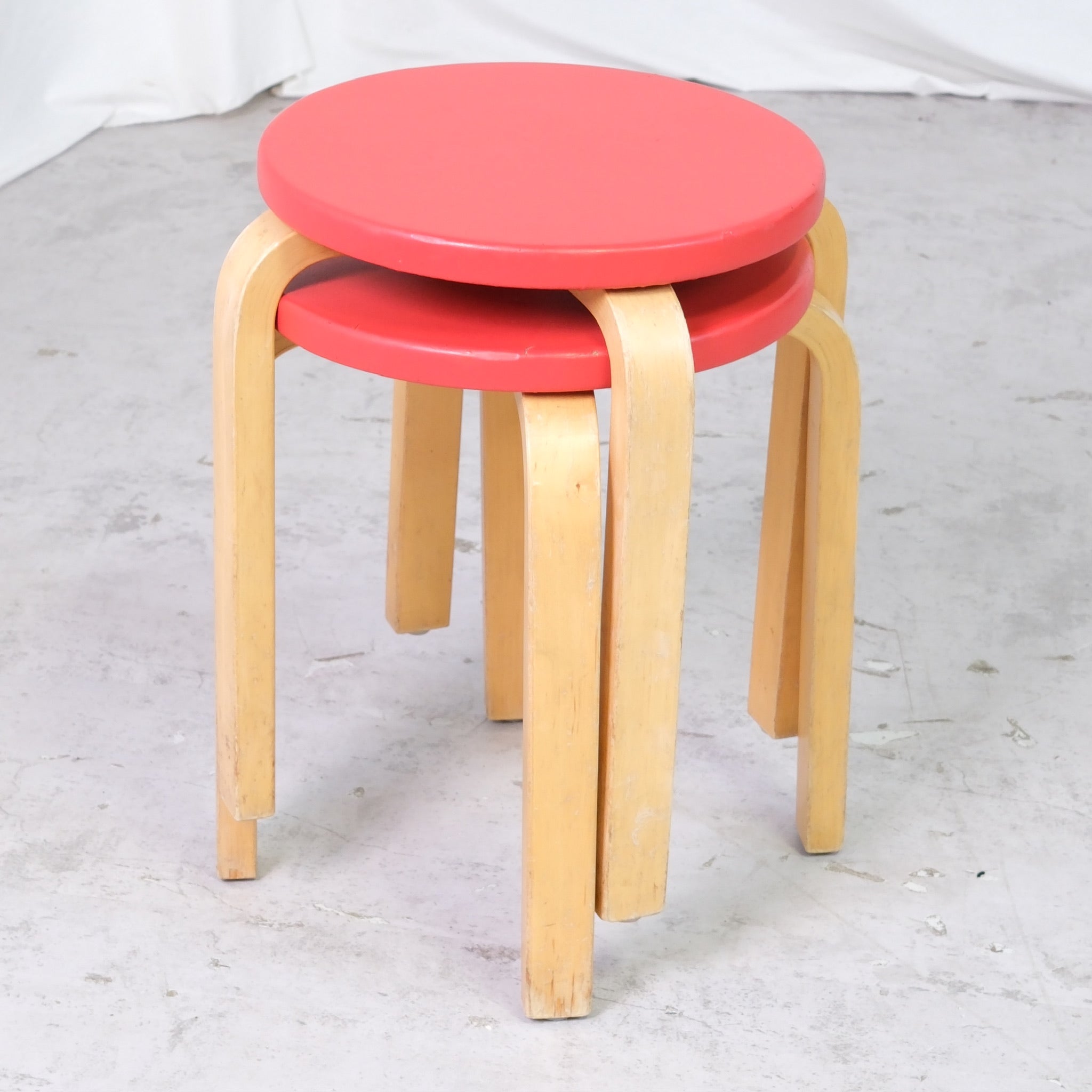 Artek aalto stool 60 50s ビニールレザー レッド Alvar Aalto Stool E60 with Red Upholstery by Artek – Pino Interiors