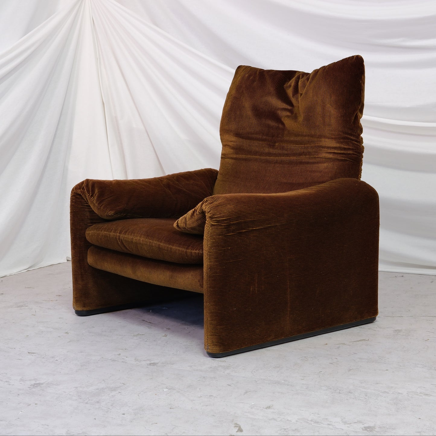 Vico Magistretti Maralunga Armchair for Cassina - Brown Wool Velvet