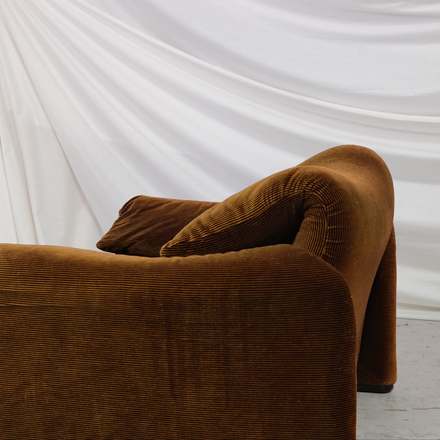 Vico Magistretti Maralunga Armchair for Cassina - Brown Wool Velvet